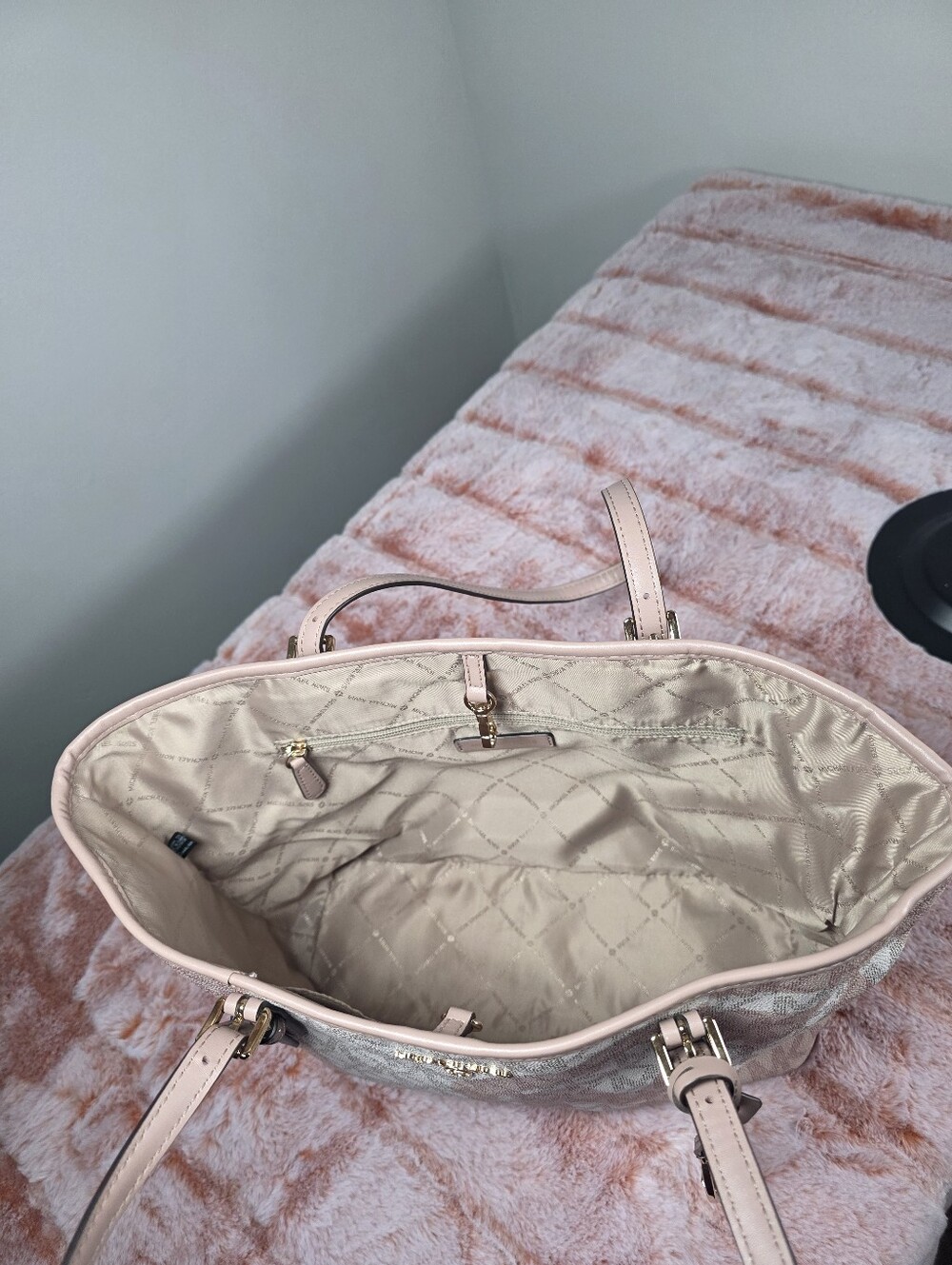 Michael Kors Jet Set Two-Tone Logo Tote - Picture 6 of 7